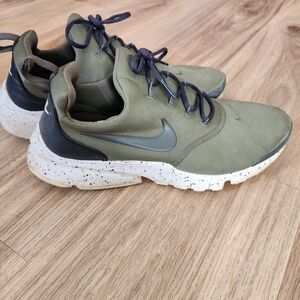 Nike Kids Sneakers in Olive and Black